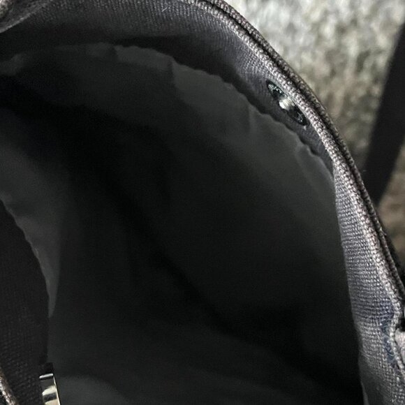 Kavu Black Crossbody Bag One Size Gorpcore Minimalist Lightweight Travel Hiking - Picture 5 of 7